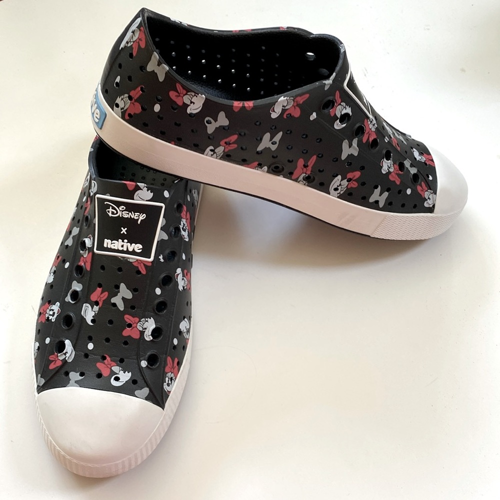 Native Disney Parks Minnie shoes